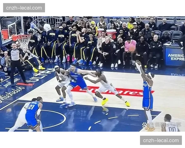 黄蜂替补怀特真实命中率破百，18分钟轰27分创生涯新高